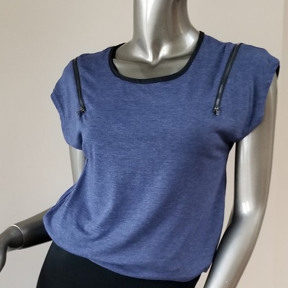 Blue top with zippers on shoulder - Picture 2 of 4